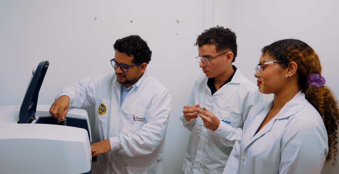 Universidad del Atlántico fortalece la investigación en nanociencias con nuevo espacio para la caracterización de materiales en el Laboratorio de Fotoquímica