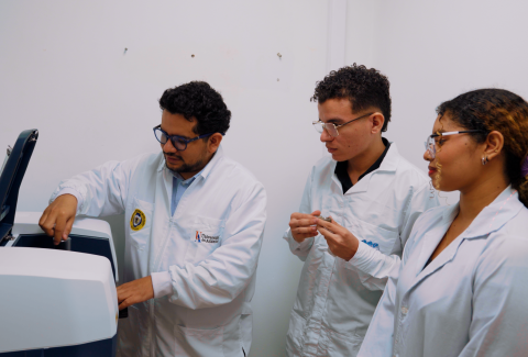 Universidad del Atlántico fortalece la investigación en nanociencias con nuevo espacio para la caracterización de materiales en el Laboratorio de Fotoquímica