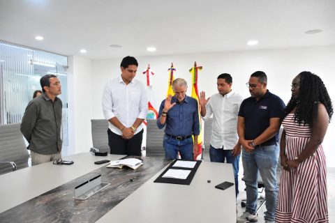 Jeremy Barboza Granados toma posesión como nuevo representante estudiantil ante el CSU de la Uniatlántico