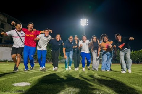 Leyton Barrios entrega iluminación para las canchas de fútbol y la pista atlética de Uniatlántico 1