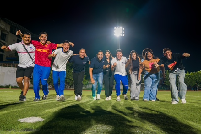 Leyton Barrios entrega iluminación para las canchas de fútbol y la pista atlética de Uniatlántico 1